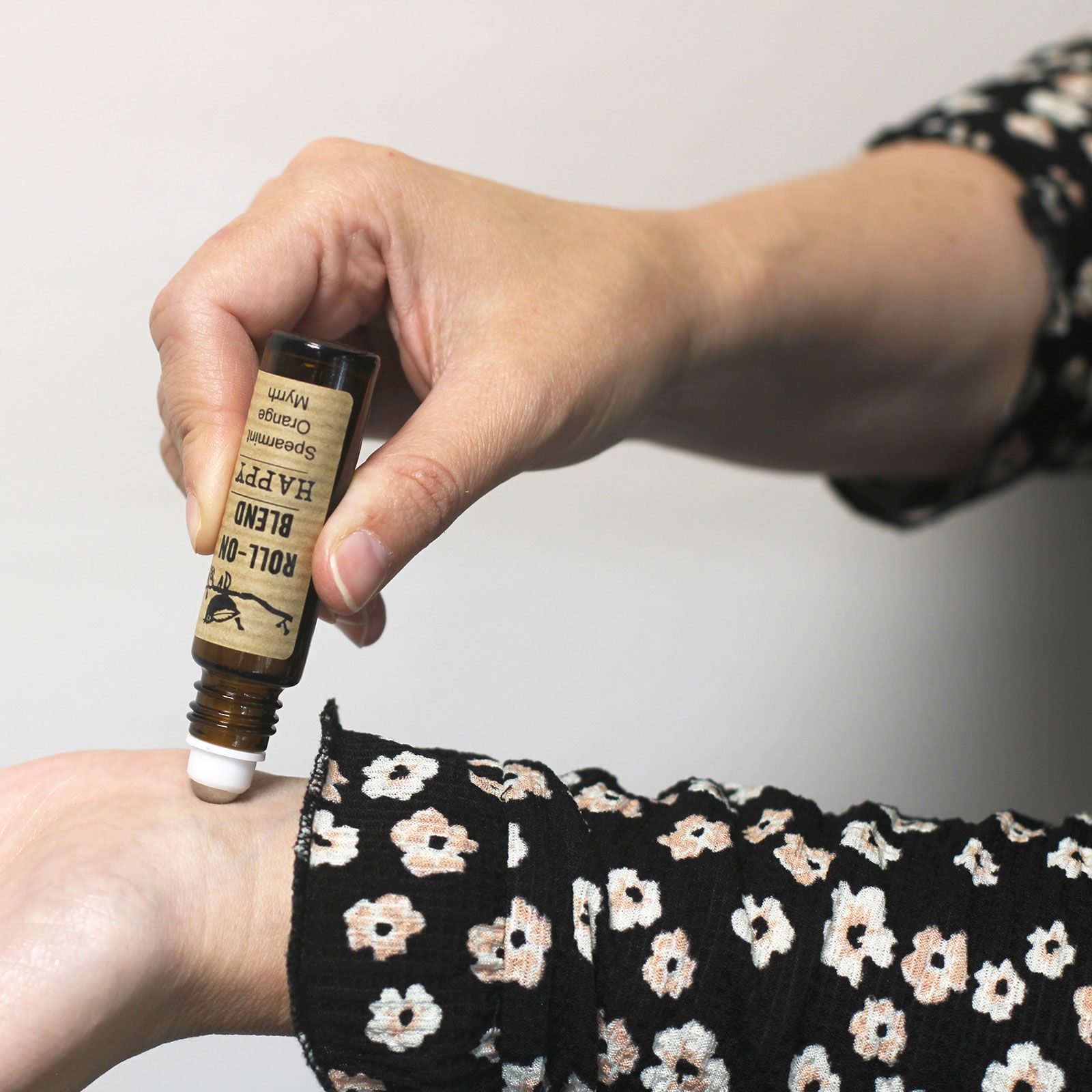 Roll-on de aceites esenciales Enfoque – Agnes + Cat - Imagen 9