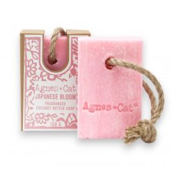 Alternative view of Jabón artesanal con cordón Flor de Japón – 150 g