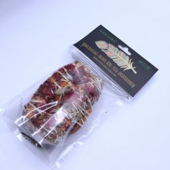 Alternative view of Atados Banjara del Himalaya con Flores y Tulsi