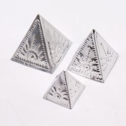 Alternative view of Moldes piramidales para incienso en polvo – Aluminio natural