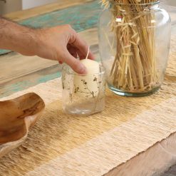 Portavelas de vidrio reciclado con margaritas – 8 × 8 cm - Imagen 4