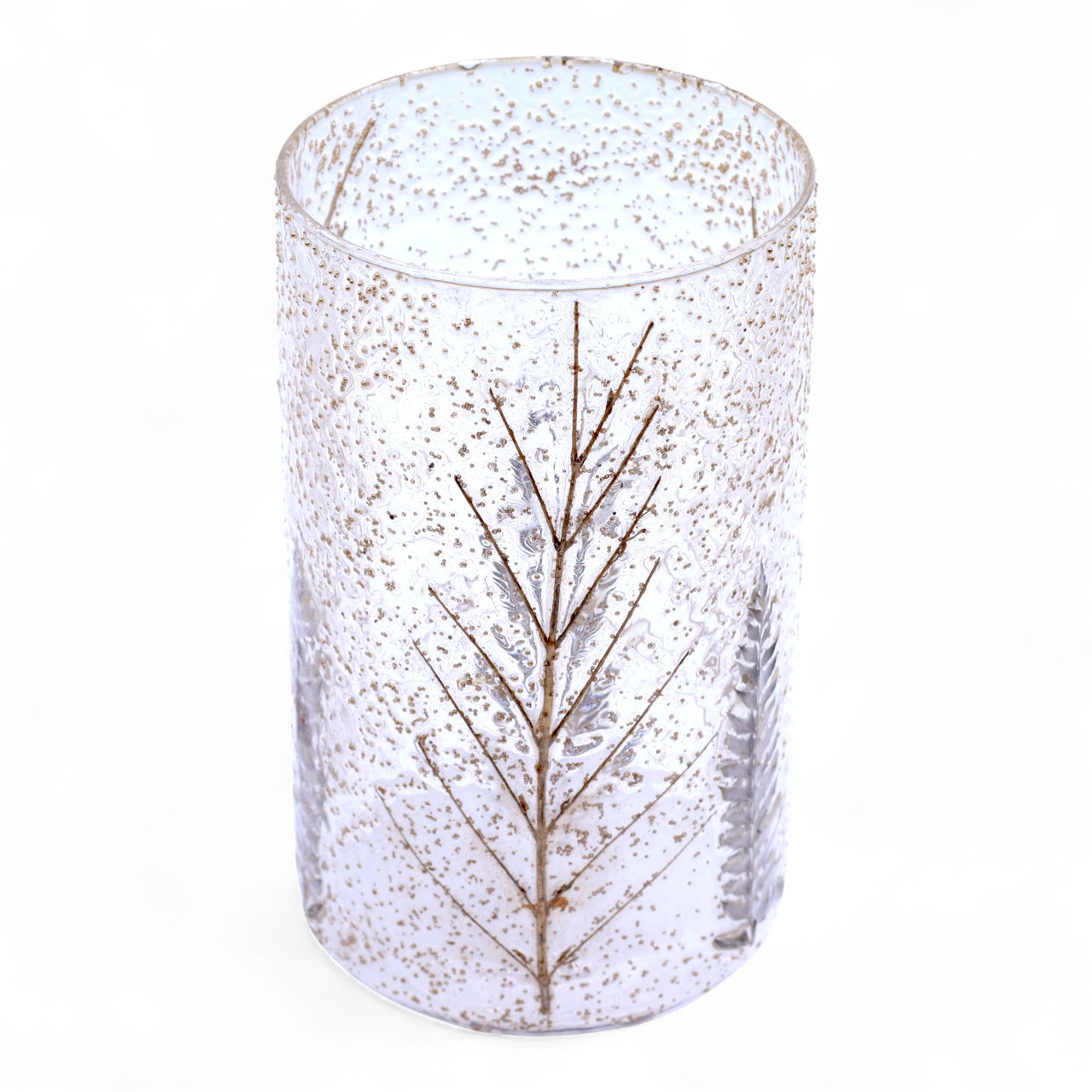Portavelas jarrón alto de vidrio reciclado con hojas de pino – 19 × 11 cm