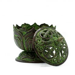Alternative view of Quemador tibetano Loto de latón verdigris – Pequeño