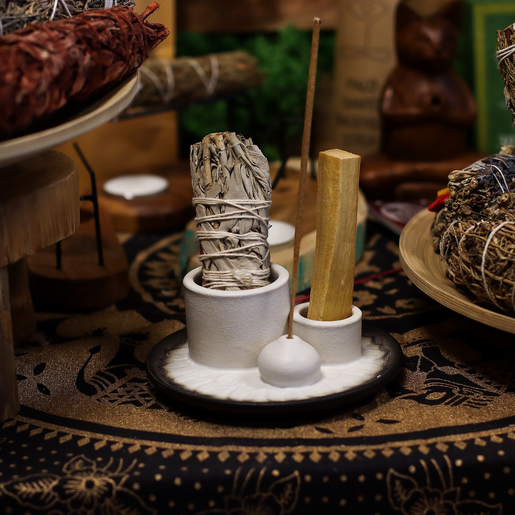 Soporte cerámico Mandala para Palo Santo e incienso – Blanco y gris - Imagen 6