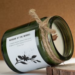 Alternative view of Vela de soja Greenman con mecha de madera – Claro de jazmín