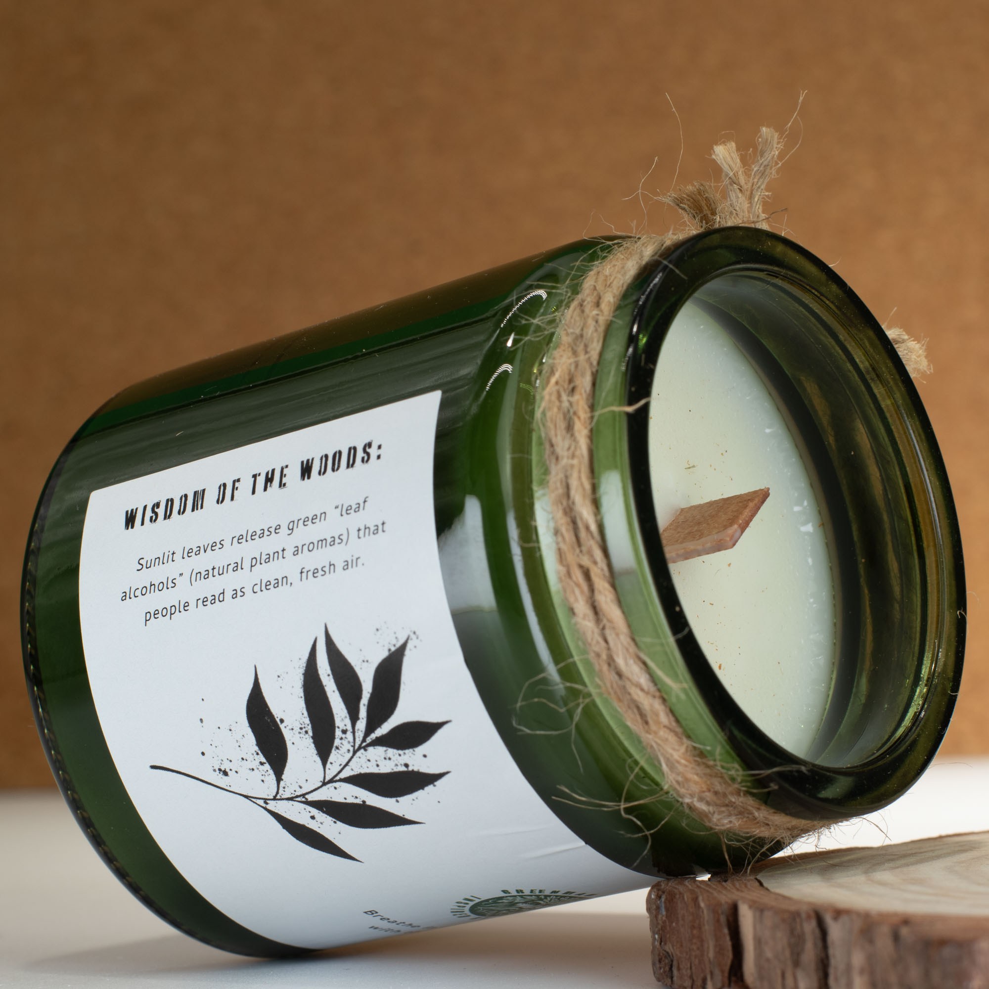 Vela de soja Greenman con mecha de madera – Hojas y lino - Imagen 2